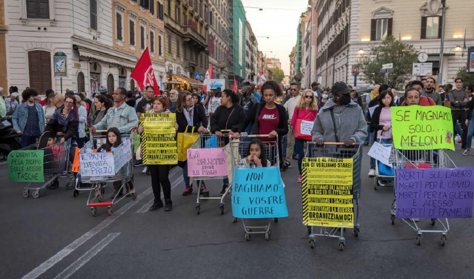 Familjet italiane shpenzojne kursimet, 25 mld euro me pak depozita